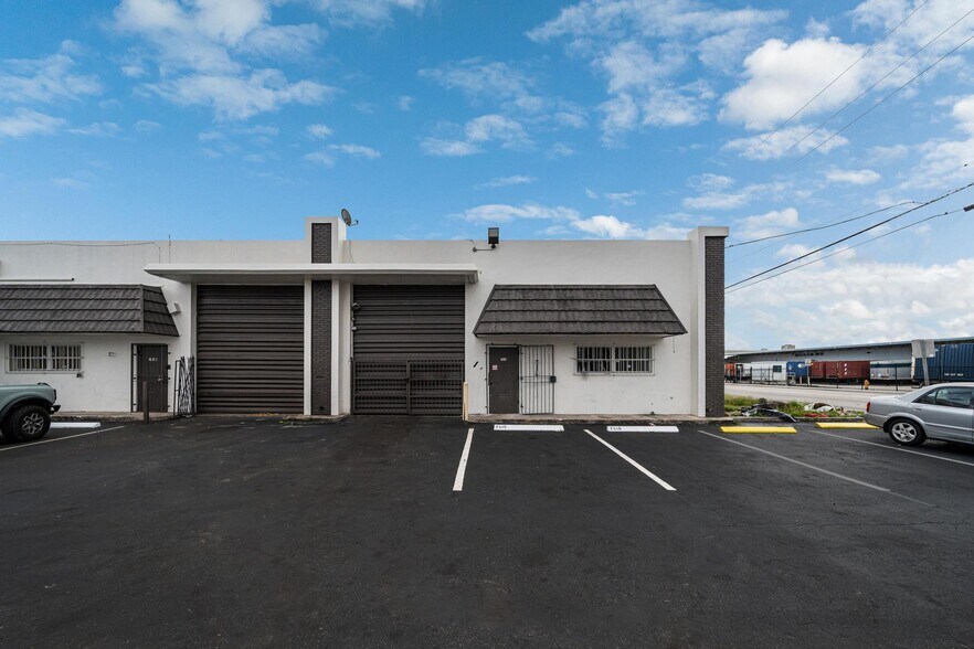 More Photos Of 7315-7335 NW 32nd Ave, Miami Warehouse For Lease