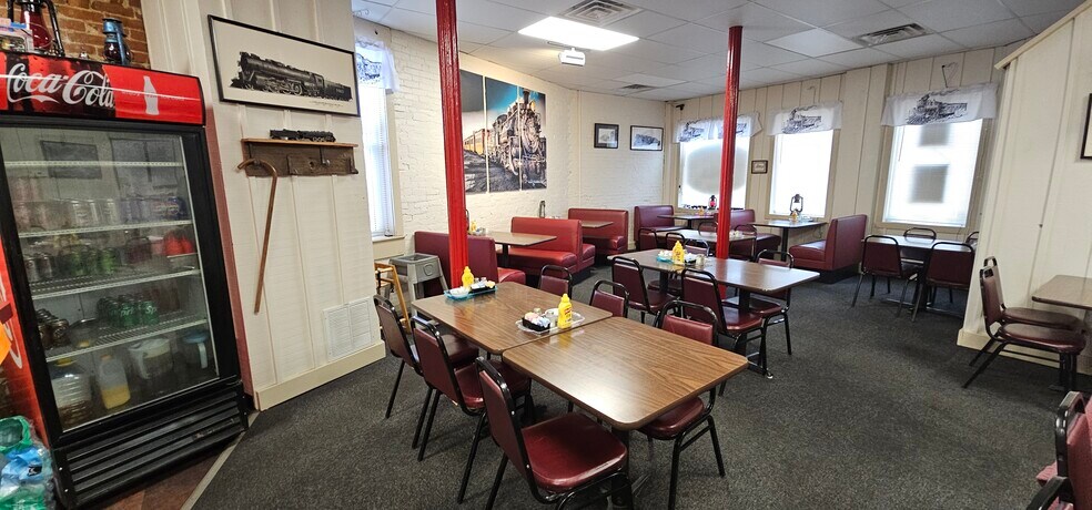 More Photos Of 127 S Main St, Creston Freestanding For Sale