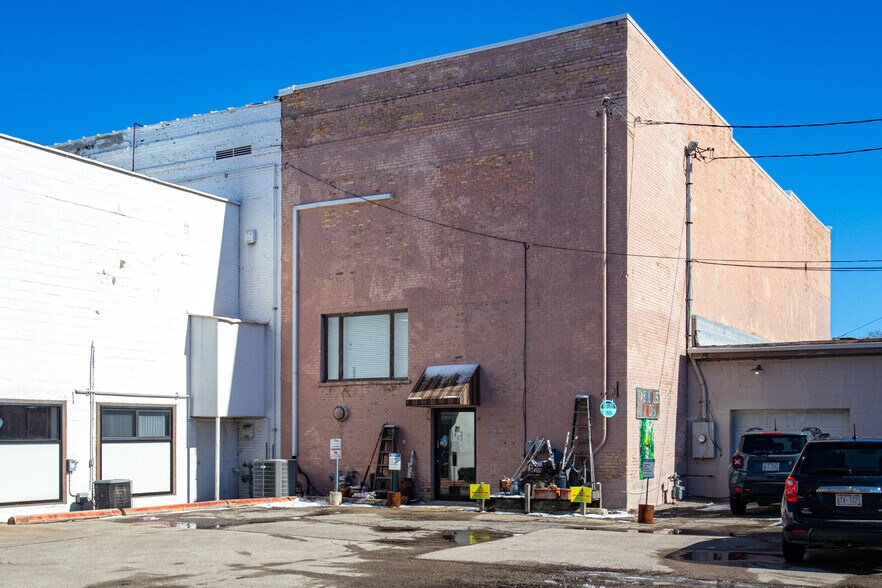 More Photos Of 811 Oregon St, Oshkosh Restaurant For Sale