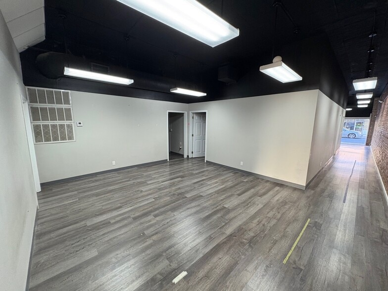 More Photos Of 117-119 N Main St, Sand Springs Storefront Retail Residential For Lease