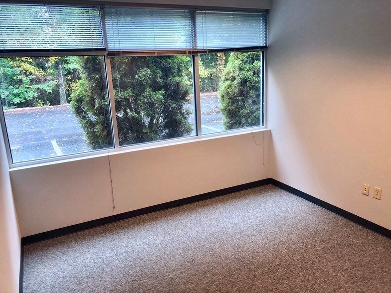 More Photos Of 2125 Barrett Park Dr NW, Kennesaw Office For Lease