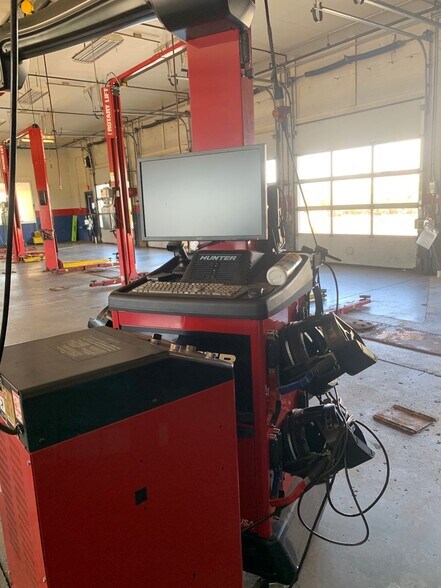 More Photos Of 7811 Southtown Crossing Blvd, Fort Wayne Auto Repair For Sale