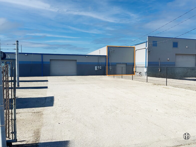 More Photos Of 4330 Hull St, Indianapolis Warehouse For Lease