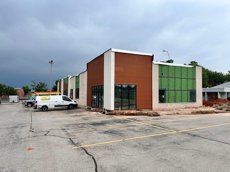 More Photos Of 4235 NW Expressway, Oklahoma City General Retail For Lease