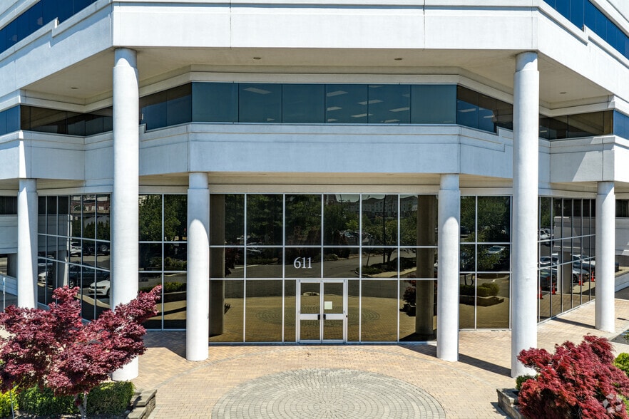 More Photos Of 611 River Dr, Elmwood Park Office For Sale