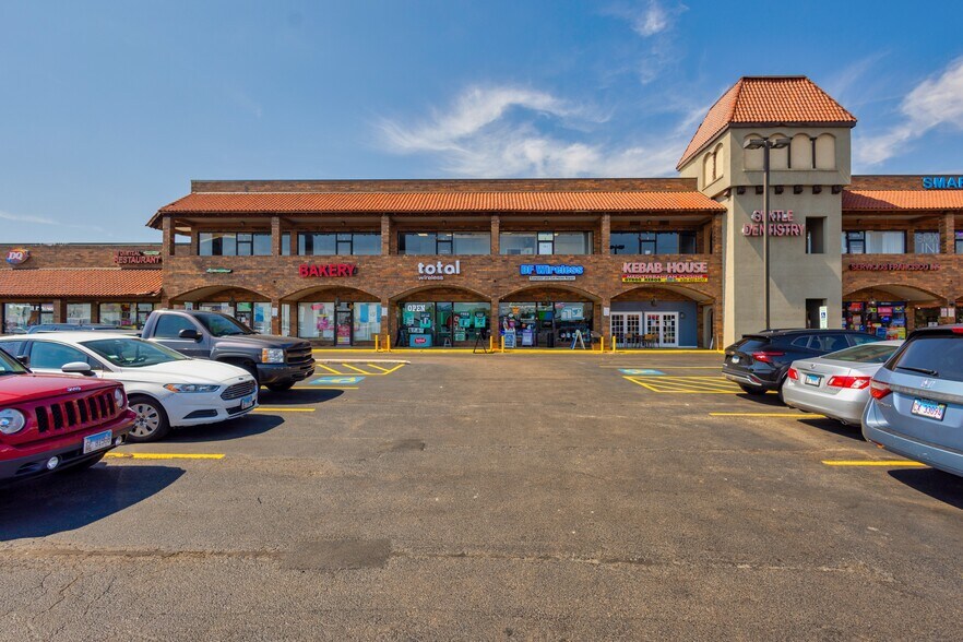 More Photos Of 229 W Grand Ave, Bensenville General Retail For Lease