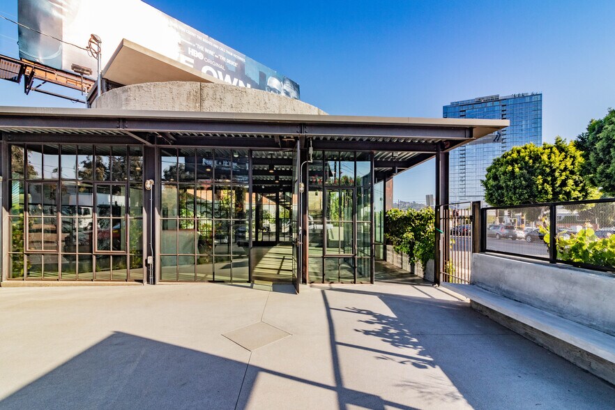 More Photos Of 3050 S La Cienega Blvd, Culver City Storefront Retail Office For Sale