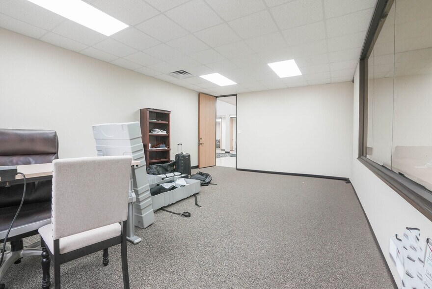 More Photos Of 10410 Corporate Dr, Sugar Land Research And Development For Lease