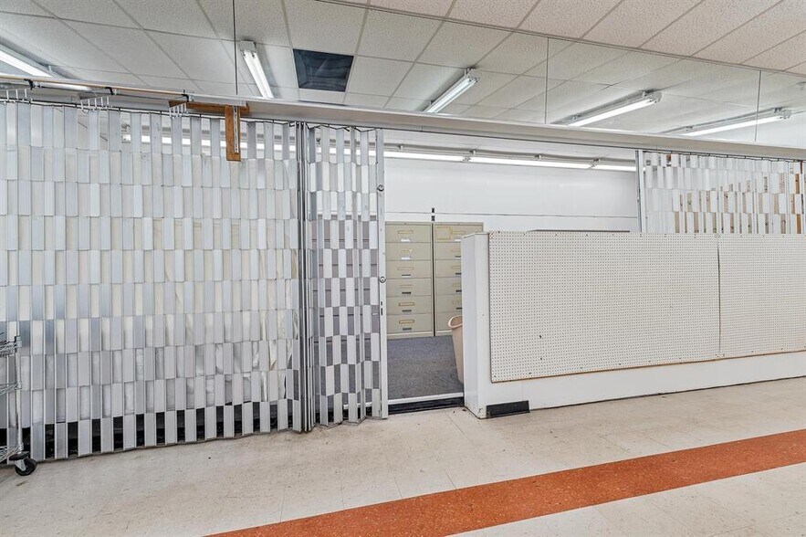 More Photos Of 411 Solida Rd, South Point Storefront For Sale