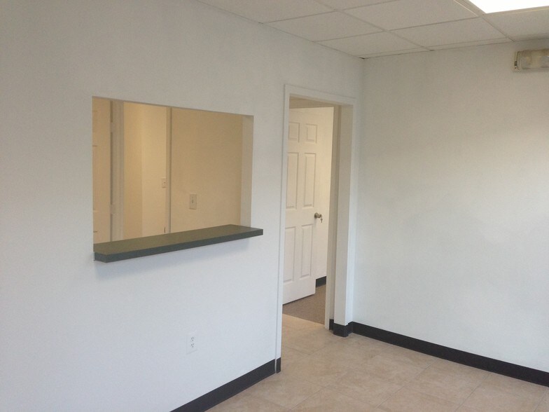 More Photos Of 16021 Industrial Dr, Gaithersburg Flex For Lease