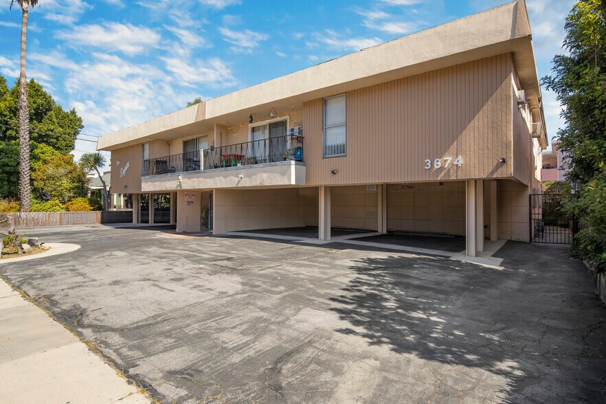 More Photos Of 3674 Empire Dr, Los Angeles Apartments For Sale