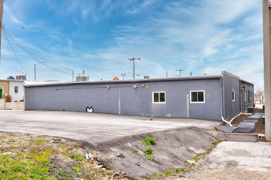 More Photos Of 5918 Broadmoor St, Mission Freestanding For Sale