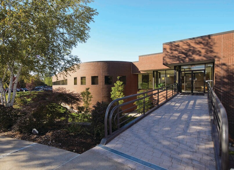 More Photos Of 100 Corporate Dr, Windsor Office For Lease