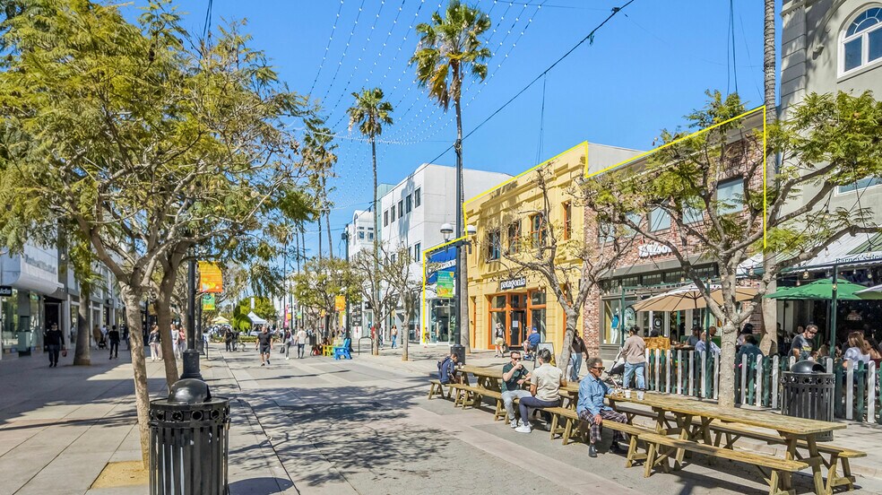 More Photos Of 1343-1349 3rd Street Promenade, Santa Monica Storefront For Sale