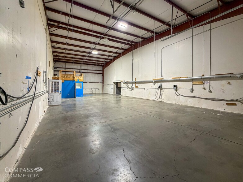 More Photos Of 217 Pumice Ave, Redmond Industrial For Lease