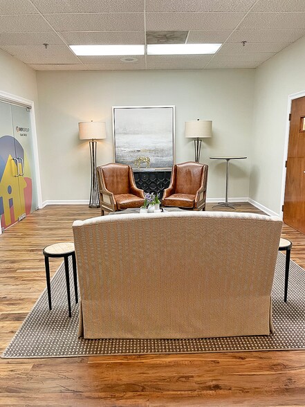 More Photos Of 1 St Louis St, Mobile Office For Lease