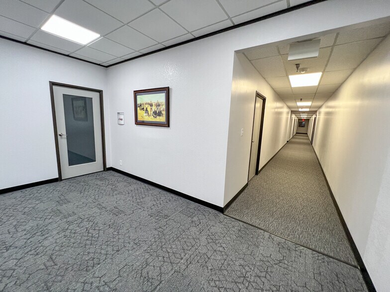 More Photos Of 108 Commercial Cir, Conroe Office Residential For Lease