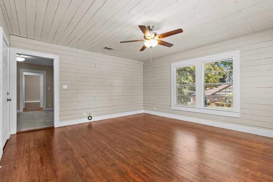 More Photos Of 409 E Austin St, Bellville Apartments For Sale