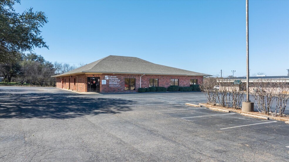 More Photos Of 1318 Paluxy Rd, Granbury Office For Sale