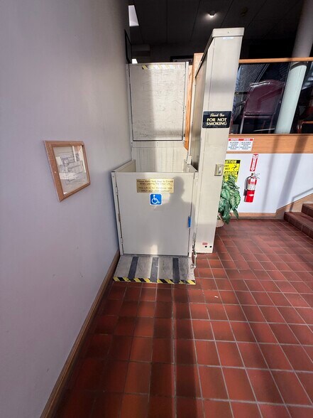 More Photos Of 76 Summer St, Fitchburg Office For Sale