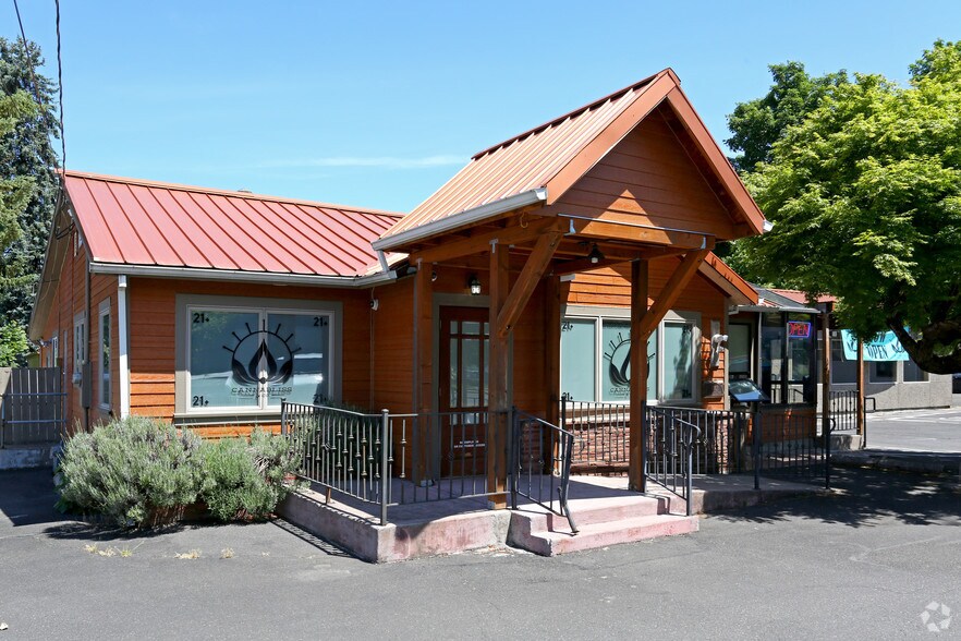 Primary Photo Of 8701 SE Powell Blvd, Portland Restaurant For Sale