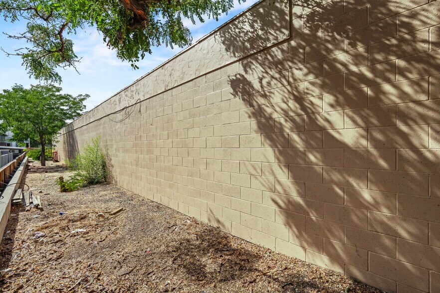 More Photos Of 1870 Vassar St, Reno Storefront Retail Office For Sale