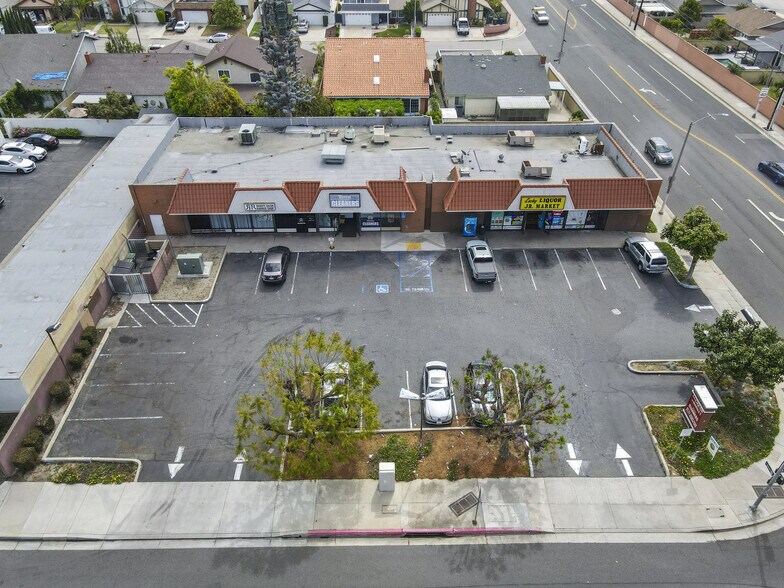 More Photos Of 20942-20948 Bloomfield Ave, Lakewood Storefront For Sale