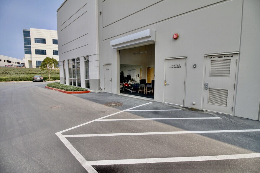 More Photos Of 3600-3608 Ocean Ranch Blvd, Oceanside Warehouse For Sale