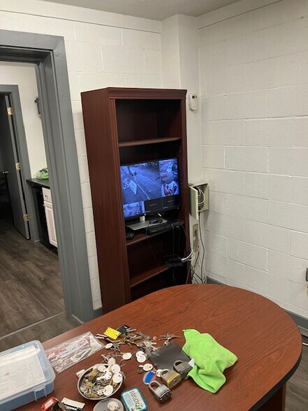 More Photos Of 1110 Island Ave, McKees Rocks Warehouse For Lease