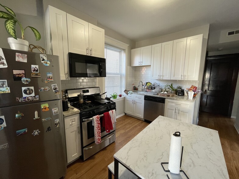 More Photos Of 1956 W Fletcher St, Chicago Multifamily For Sale
