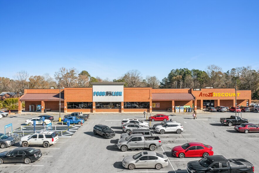 Primary Photo Of 605 Travis Ave, Saluda Supermarket For Sale