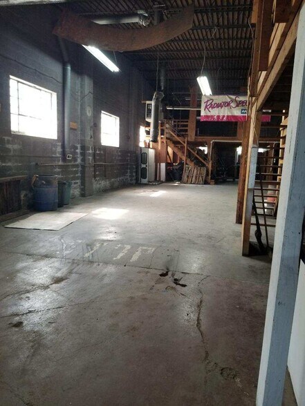 More Photos Of 1015 State Ave, Kansas City Showroom For Sale