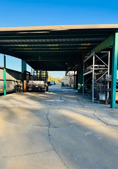 More Photos Of 4506 Quality Ln, Tampa Warehouse For Sale
