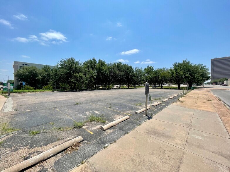 More Photos Of 901 S 1st St, Abilene Office For Lease