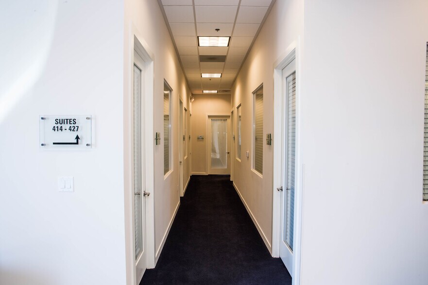 More Photos Of 9708 Gilespie St, Las Vegas Office For Lease