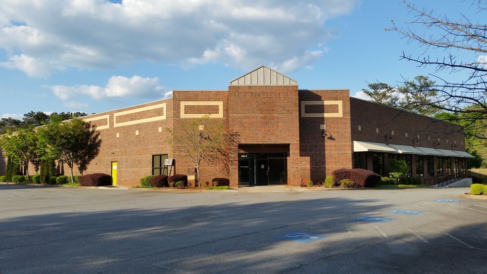More Photos Of 1890 W Oak Pky, Marietta Showroom For Lease