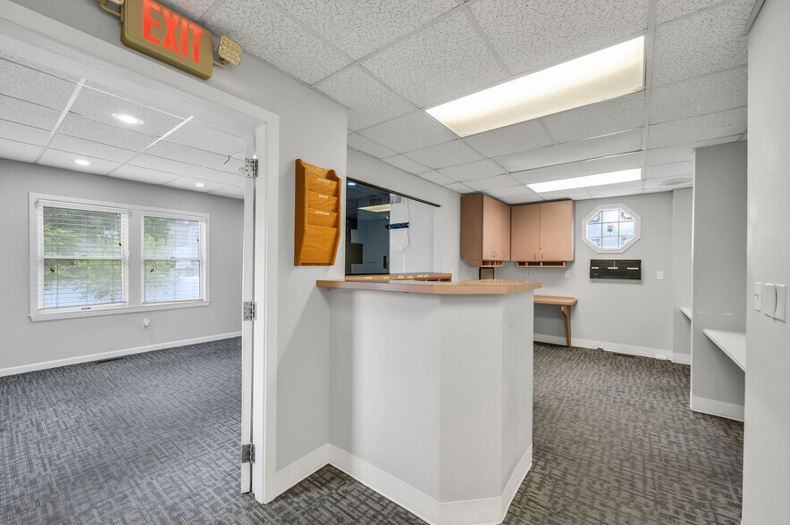 More Photos Of 46 E Somerset St, Raritan Medical For Sale