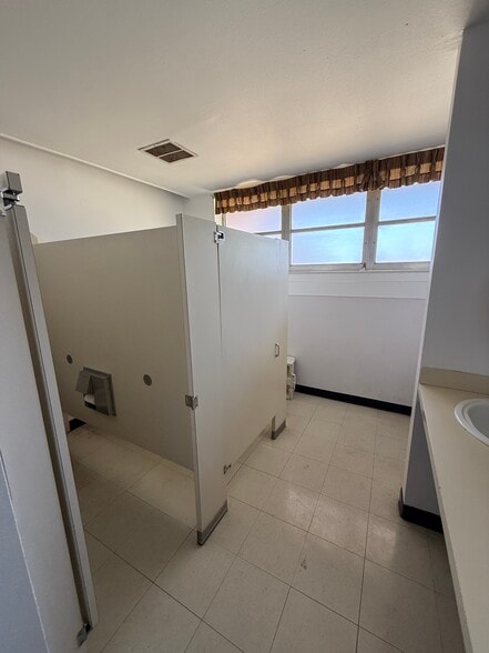 More Photos Of 908 Old Koenig Ln, Austin Religious Facility For Sale