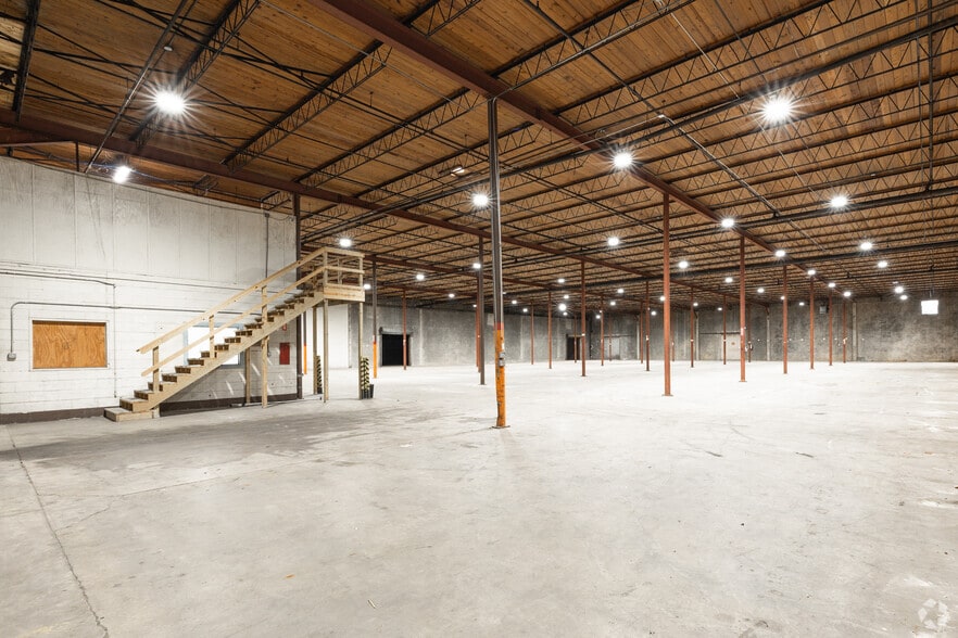 More Photos Of 3404 Moffett Rd, Mobile Distribution For Lease