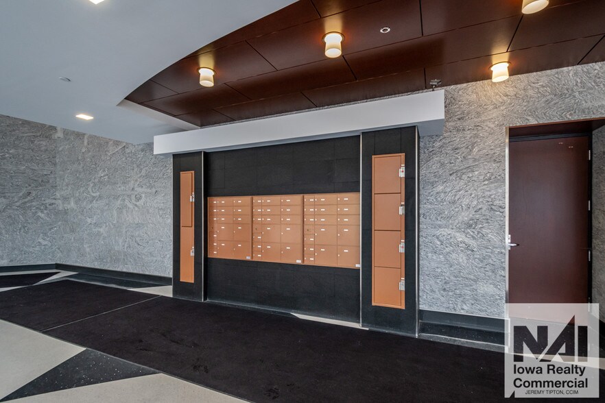 More Photos Of 425 2nd St SE, Cedar Rapids Office For Sale