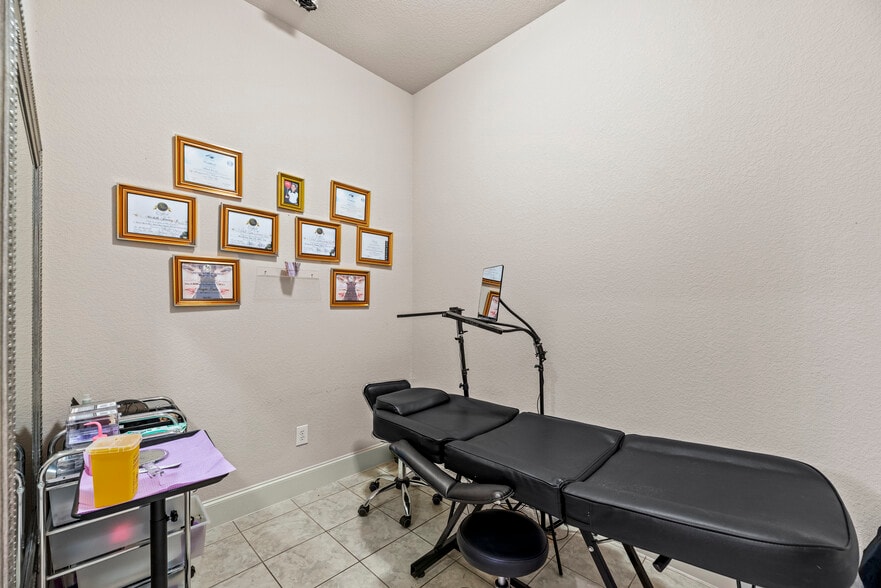 More Photos Of 1840 Snake River Rd, Katy Medical For Sale