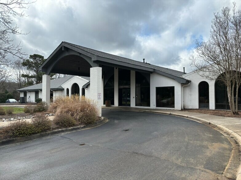 Primary Photo Of 411-511 N Wendover Rd, Charlotte Medical For Lease