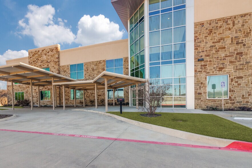 More Photos Of 6601 W University Dr, McKinney Hospital For Lease
