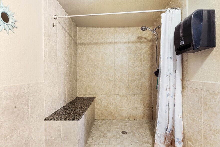 More Photos Of 1106 Wayside Dr, Houston Auto Repair For Sale