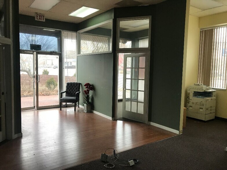 More Photos Of 1730-1740 E Jericho Tpke, Huntington Unknown For Lease