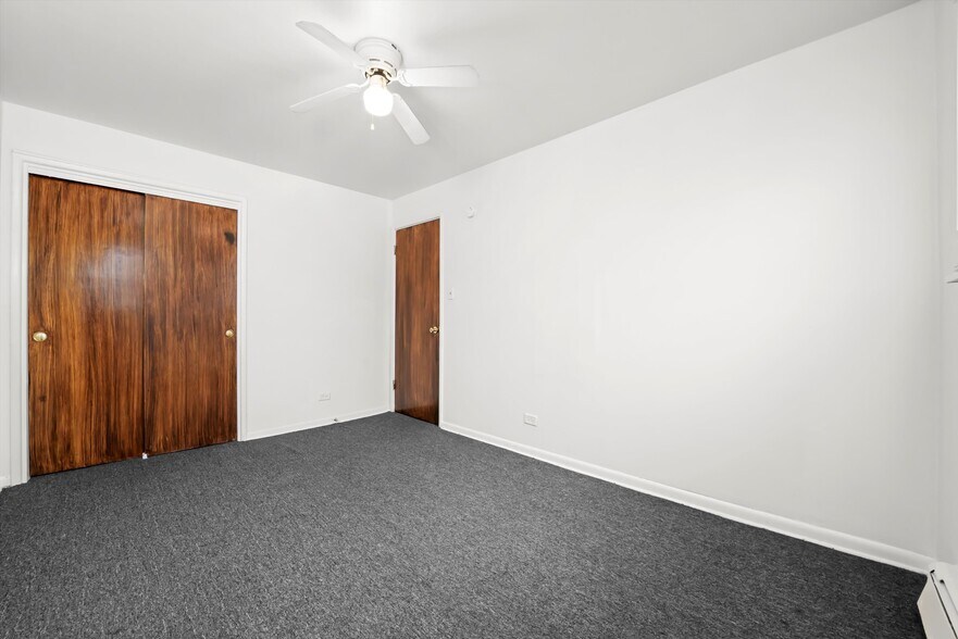 More Photos Of 1049 W Vermont Ave, Calumet Park Apartments For Sale
