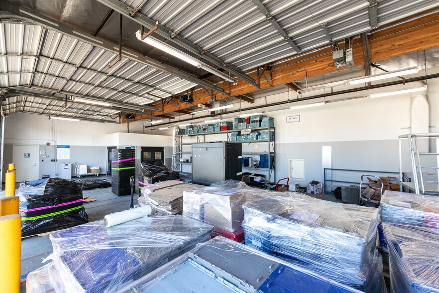 More Photos Of 520 E Easy St, Simi Valley Warehouse For Lease
