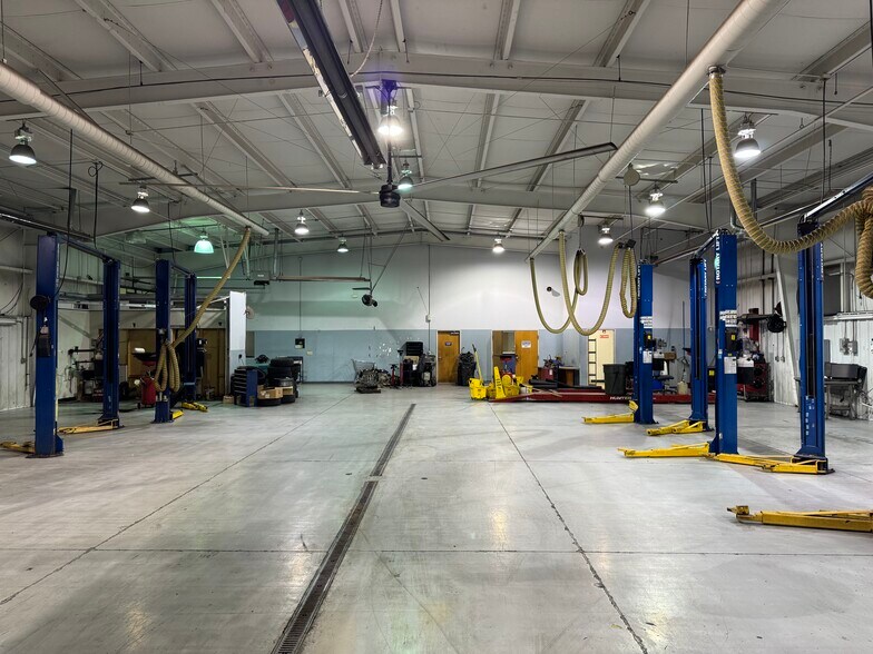 More Photos Of 613 W I 240 Service Rd, Oklahoma City Auto Dealership For Lease