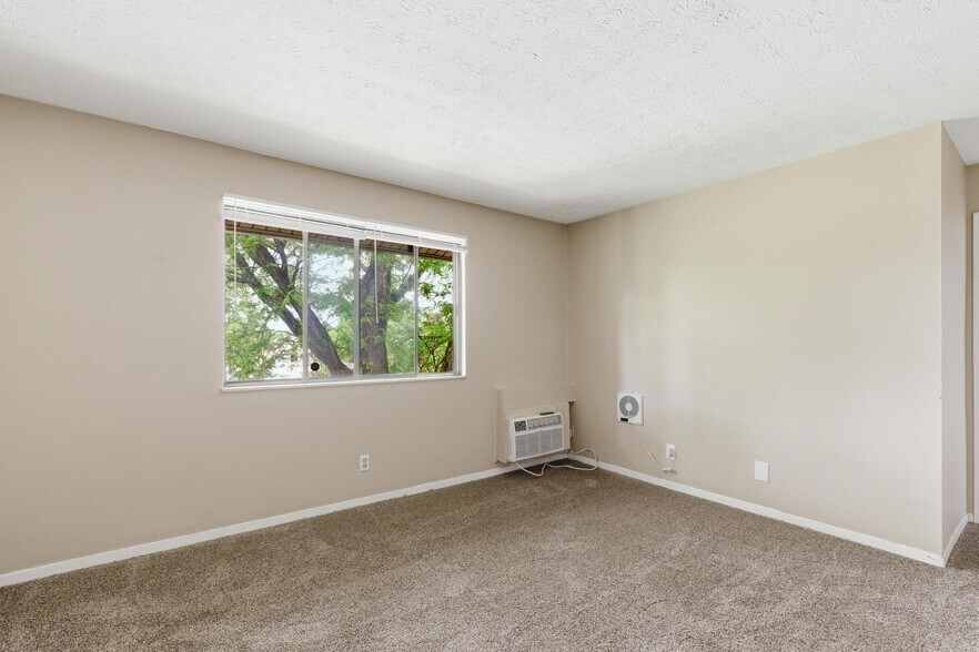 More Photos Of 1631 Jackson Ln, Middletown Multifamily For Sale