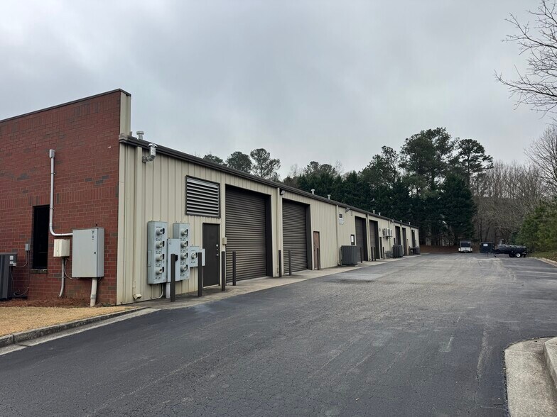 More Photos Of 6065 Parkway North Dr, Cumming Distribution For Lease